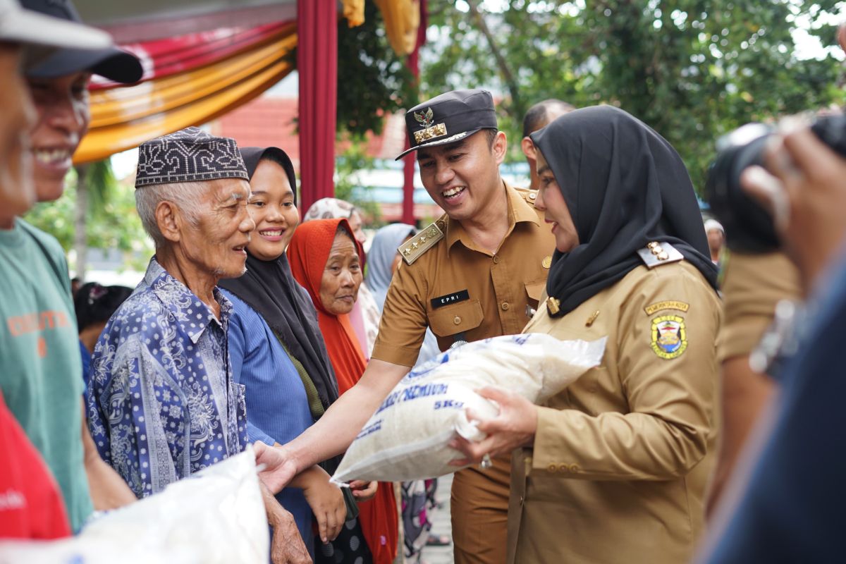 Bunda Eva Peduli: Pemkot Bandar Lampung Kirim Bantuan Beras ke 16 Kecamatan