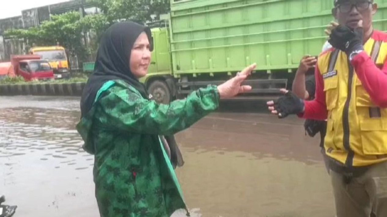 Eva Dwiana: Semua Saluran Drainase Harus Bersih, Jangan Sampai Tersumbat Lagi