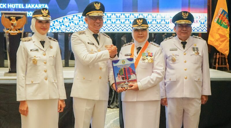 Eva Dwiana dan Deddy Amarullah Resmi Dilantik Sebagai Wali Kota dan Wakil Wali Kota Bandar Lampung Periode 2025-2030