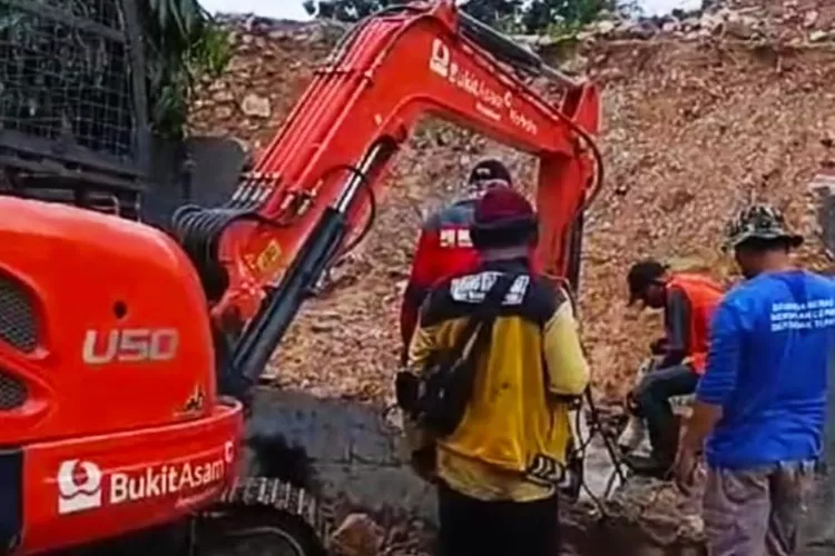 Alat Berat Dikerahkan, Pemkot Bandar Lampung Tanggapi Dampak Banjir di Tanjung Senang