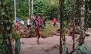 Camat Teluk Betung Timur: Video Warga Selamatkan Diri dengan Tali adalah Hoaks
