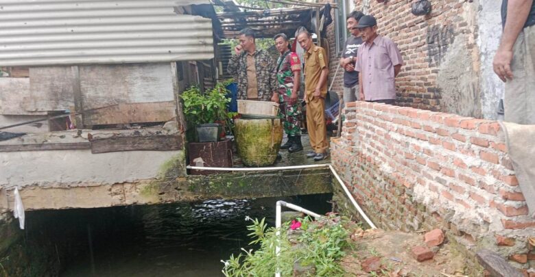 Satgas Penertiban Bandar Lampung Bongkar Bangunan di Atas Drainase untuk Cegah Banjir