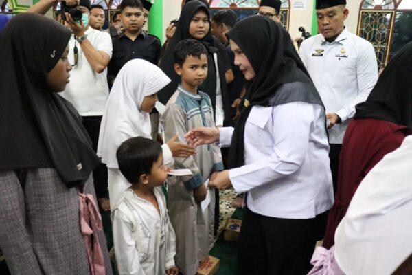 Safari Ramadhan 2025: Pemerintah Kota Bandar Lampung Serahkan Hadiah Umrah