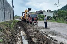 Wali Kota Eva Dwiana Kerahkan Alat Berat untuk Percepat Pemulihan Pascabanjir
