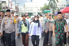 Walikota Bandar Lampung Bersama Kapolresta dan Dandim Bagikan Takjil untuk Warga