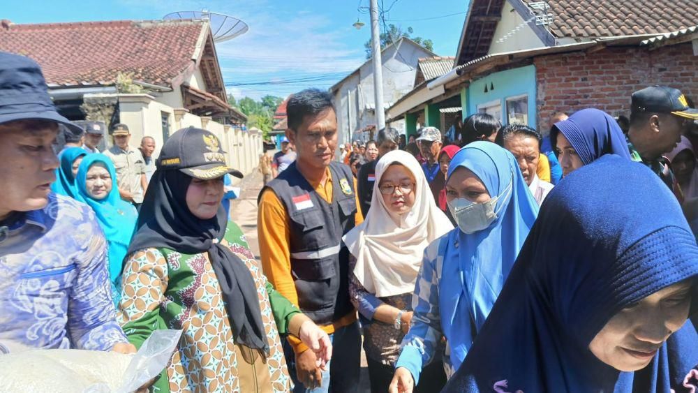 Usai Pulang dari Magelang, Eva Dwiana Langsung Salurkan Bantuan ke Korban Banjir