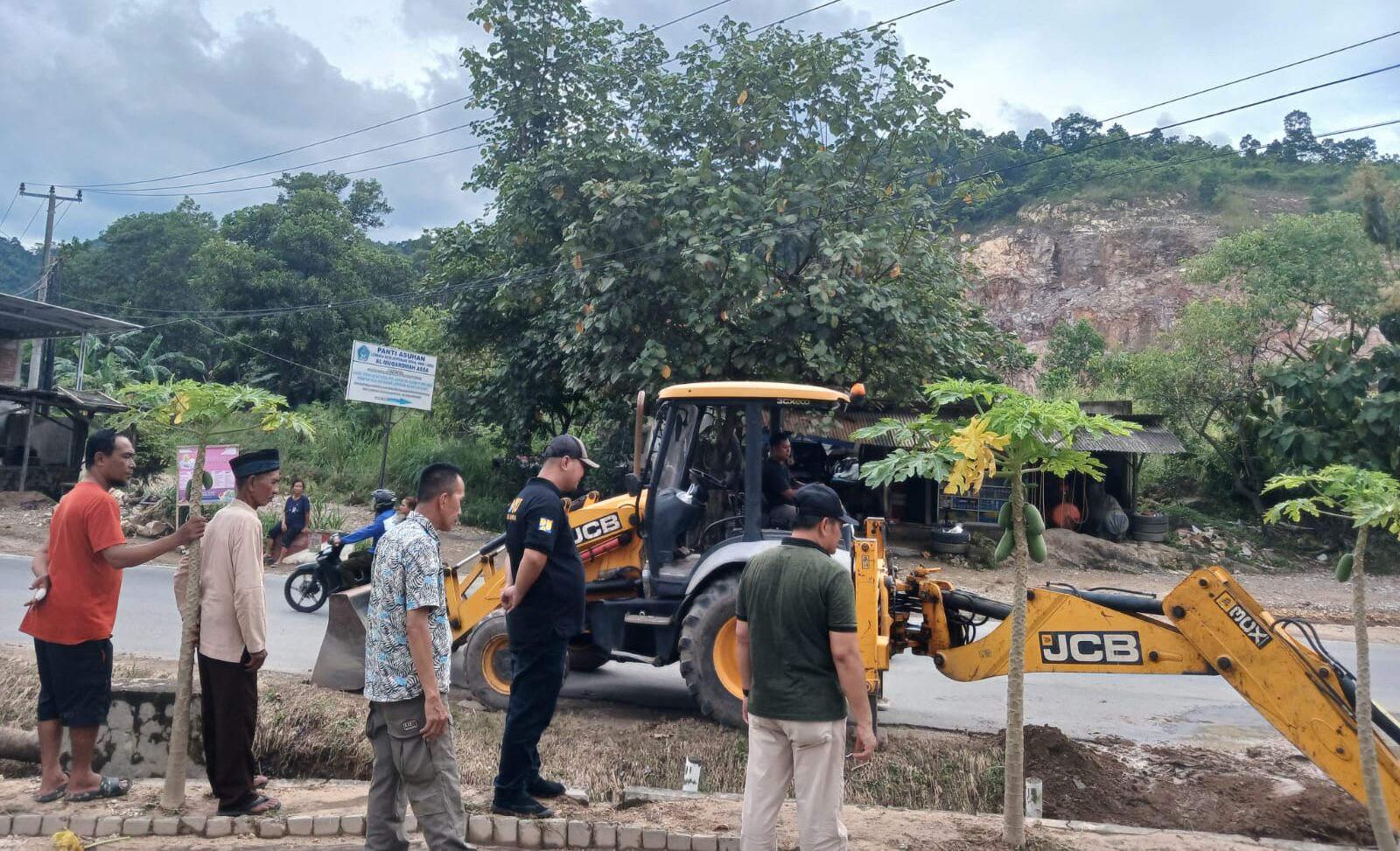 Hari Raya Idulfitri, Pemkot Bandar Lampung Fokus Pengerukan Sedimen di Saluran Air