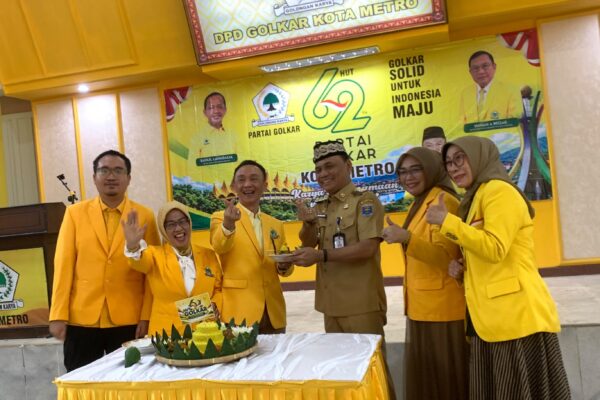 HUT ke-62 Partai Golkar, DPD Kota Metro Ziarah Makam Pahlawan dan Pemberian Tali Asih Ke Anak Panti Asuhan