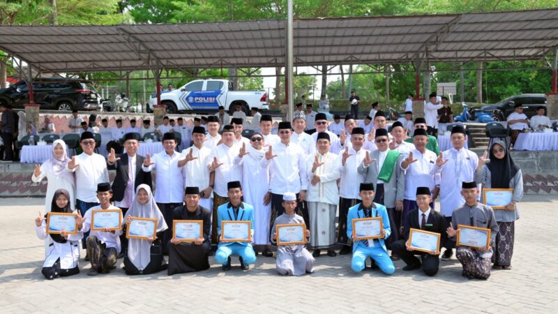 Bupati Egi Hadiahi Umrah Tiga Santri, Sepuluh Lainnya Terima Beasiswa